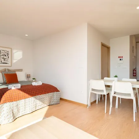 Host Wise - Gorgeous Bright Flat W Balcony * Oporto