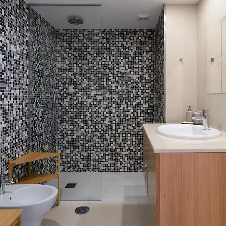 Host Wise - Gorgeous Bright Flat W Balcony *