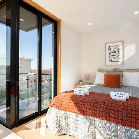 Host Wise - Gorgeous Bright Flat W Balcony Apartment *