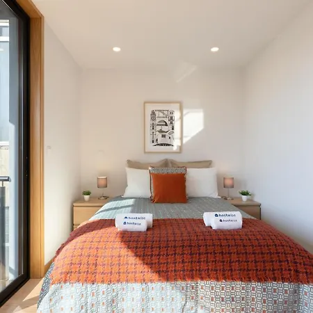 Host Wise - Gorgeous Bright Flat W Balcony Apartment