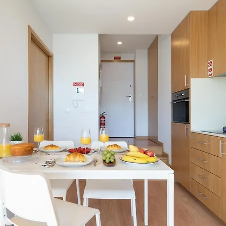 Host Wise - Gorgeous Bright Flat W Balcony 아파트