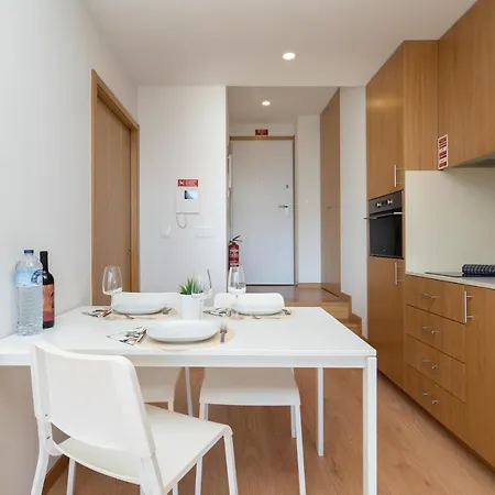 Host Wise - Gorgeous Bright Flat W Balcony 아파트 포르투